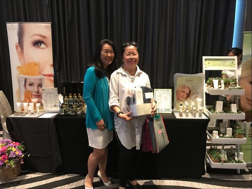 Visitors at the Celebrity Beauté booth, The Inaugural Summit 2017
